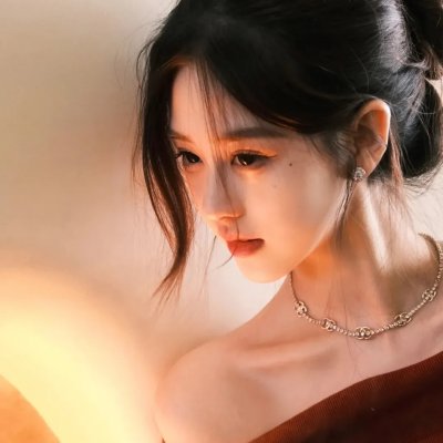 劳拉·马尔斯的眼睛